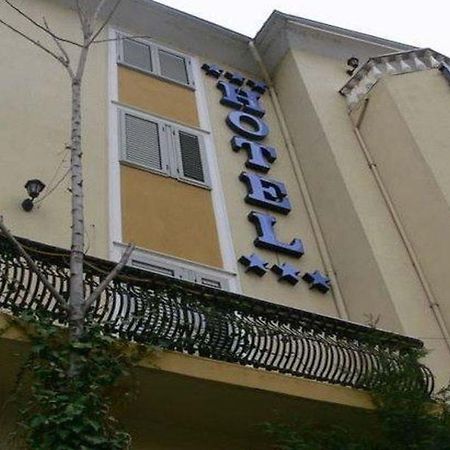 Art Hotel Nirvana Tiranë Ngoại thất bức ảnh