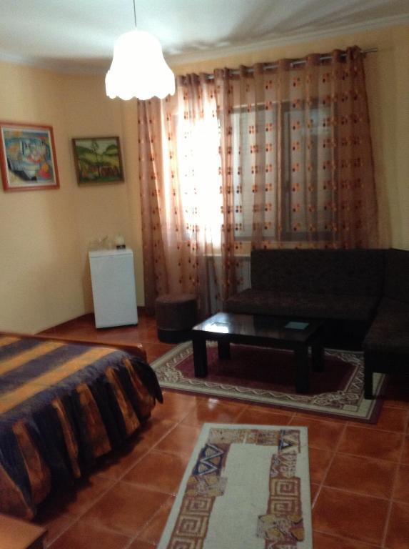 Art Hotel Nirvana Tiranë Phòng bức ảnh