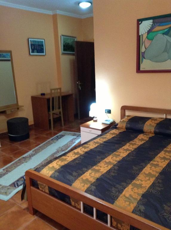 Art Hotel Nirvana Tiranë Phòng bức ảnh