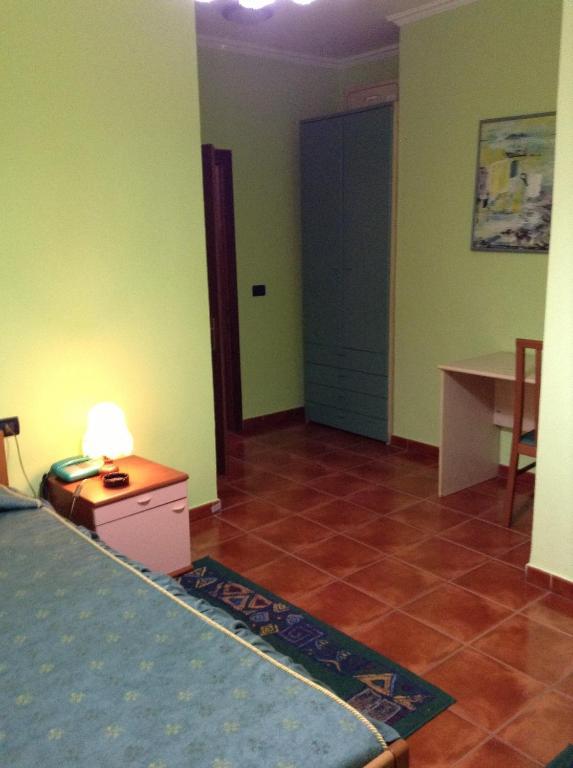 Art Hotel Nirvana Tiranë Phòng bức ảnh