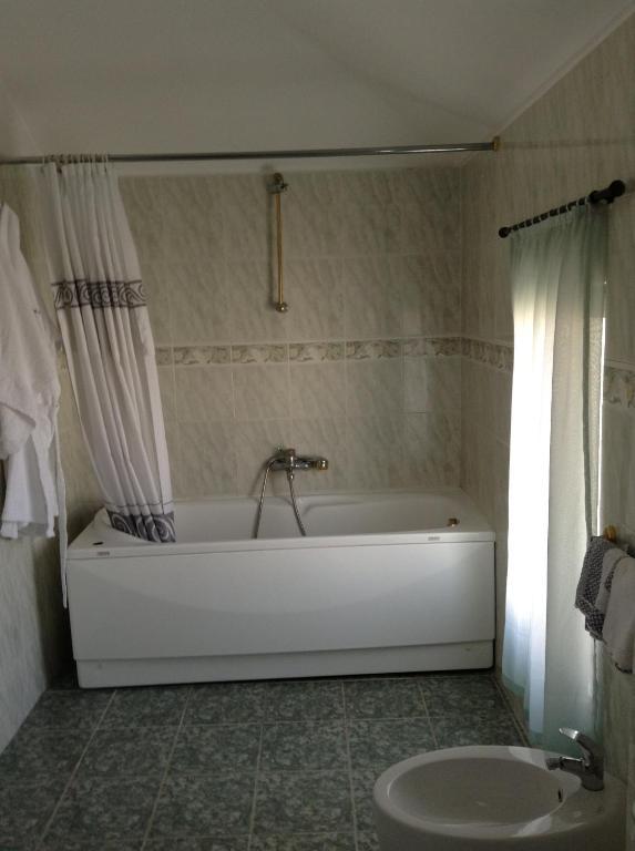 Art Hotel Nirvana Tiranë Phòng bức ảnh