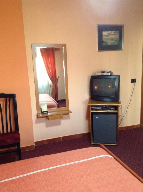Art Hotel Nirvana Tiranë Phòng bức ảnh